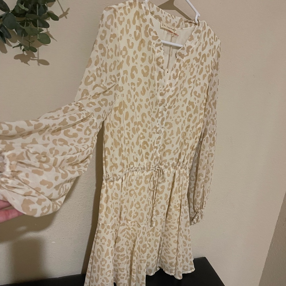 Woman’s tie waste dress
